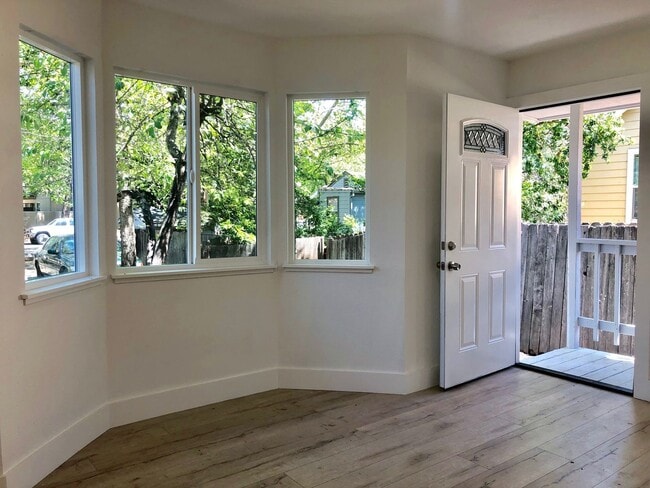 Building Photo - 3BD Townhome in Windsor | Private Yard + Garage | Walk to Shops + Wine Country