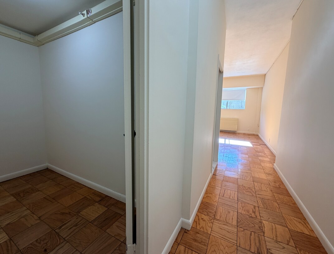 Building Photo - 16 Monmouth Ct