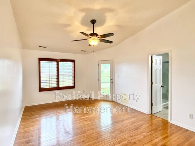 Building Photo - 144 River Walk Ct
