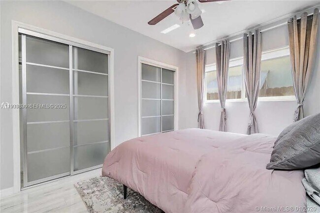 Building Photo - 1731 NE 172nd St