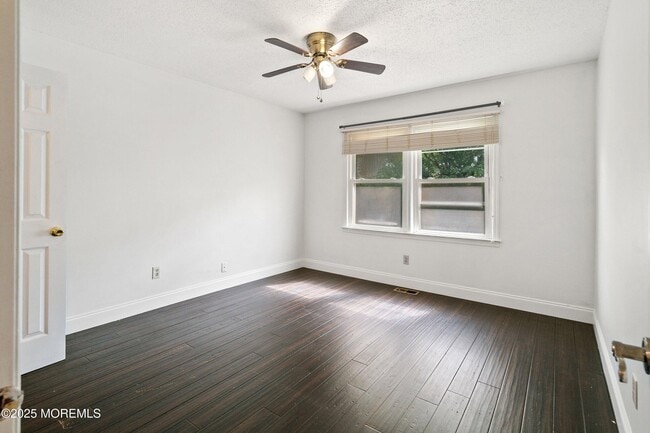 Building Photo - 62 Woodmere Dr