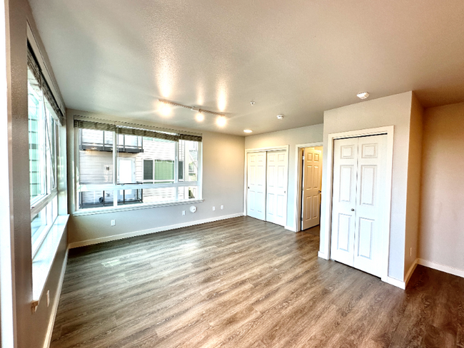 Building Photo - 2330 Yakima Ct