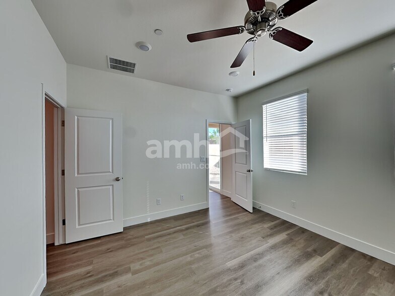 Building Photo - 525 Speckled Orchid Pl