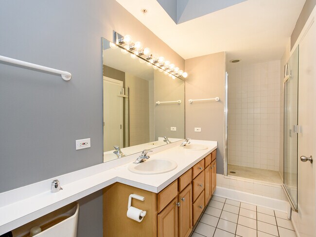 Building Photo - 165 N Canal St