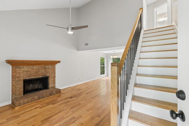 Building Photo - 4930 Farmstead Ct NE