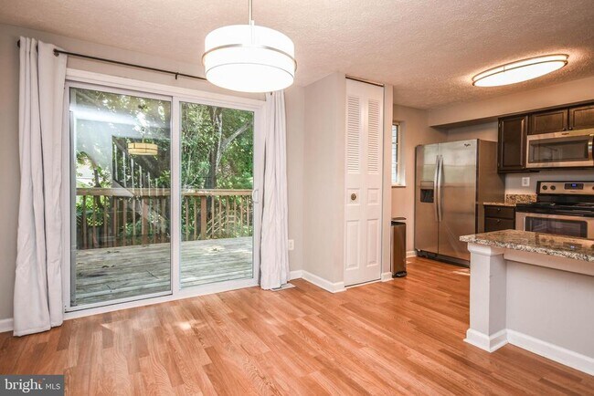 Building Photo - 27 Cross Country Ct