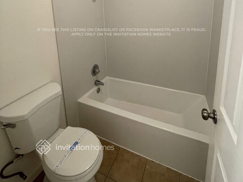Building Photo - 8571 Fairlawn Ct