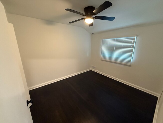 Building Photo - Stunning Renovated Home in Dundalk