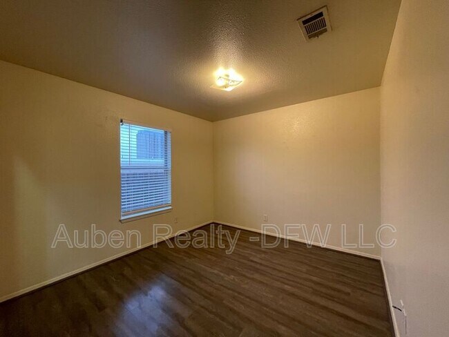 Building Photo - 121 Cambridge Dr