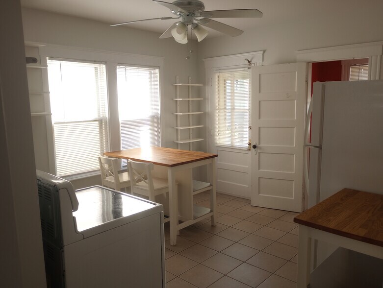 Building Photo - 92 Thorpe St