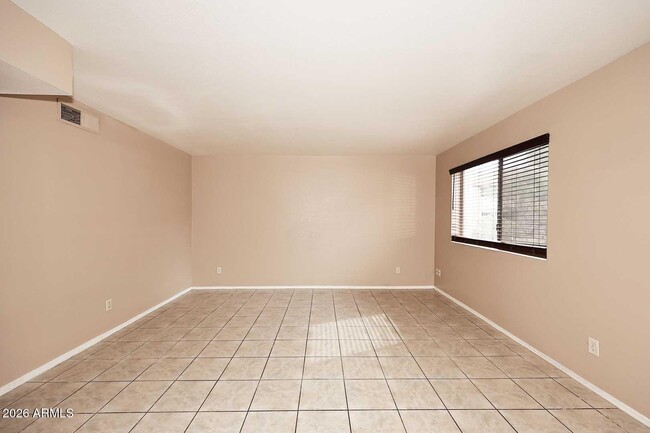 Building Photo - 303 N Miller Rd