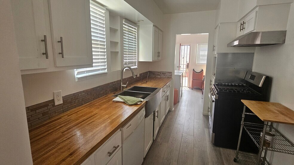 Kitchen - 2028 W 81st St