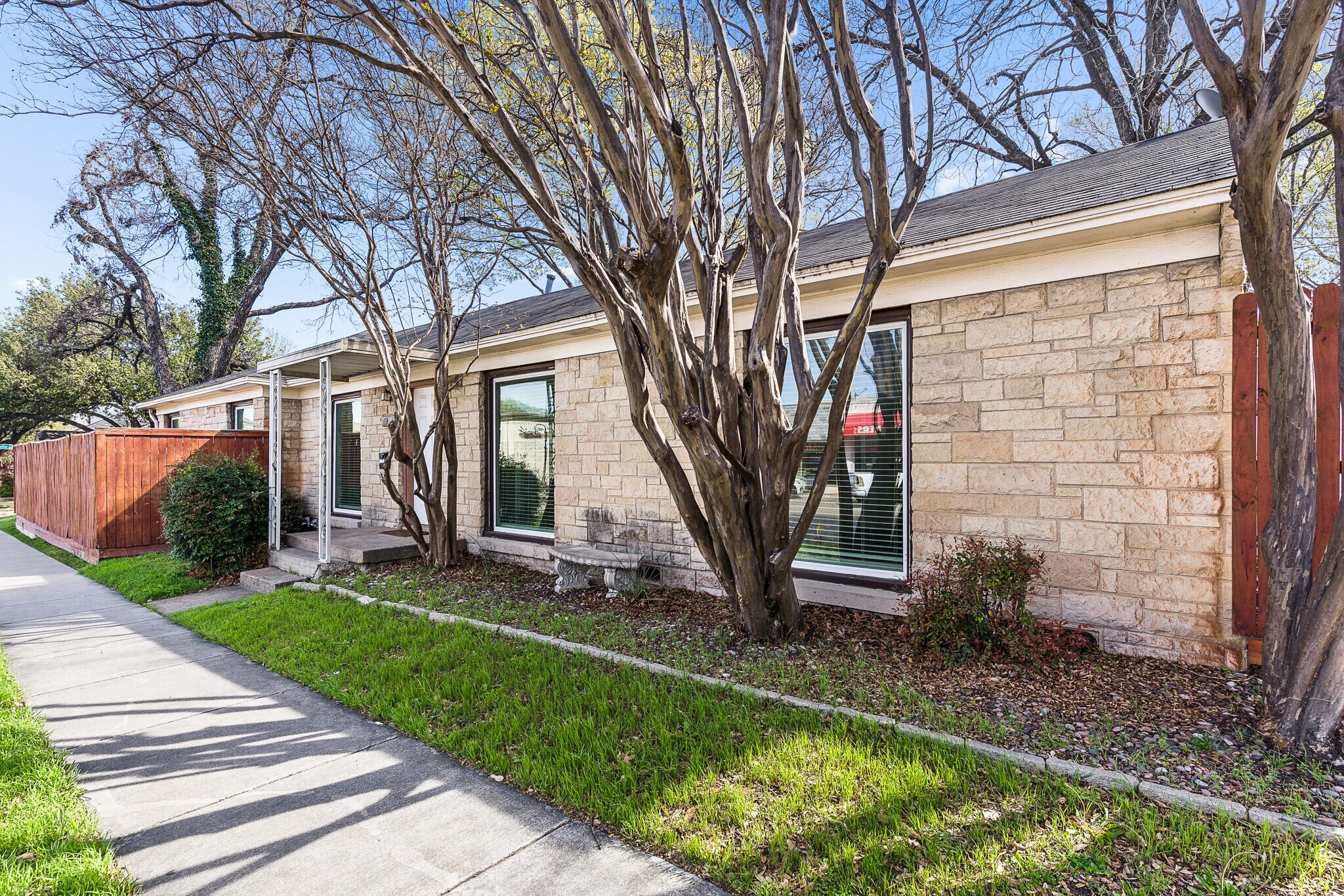 Building Photo - 6950 Hillcrest Ave
