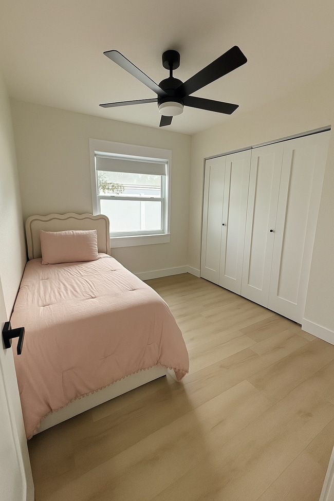 Building Photo - 8003 Somerset Ln