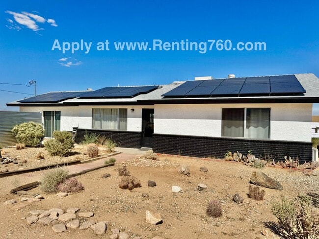 Primary Photo - Spacious Home with Solar Panels!!