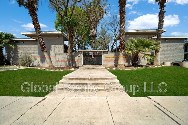 Primary Photo - 255 E Rampart Dr