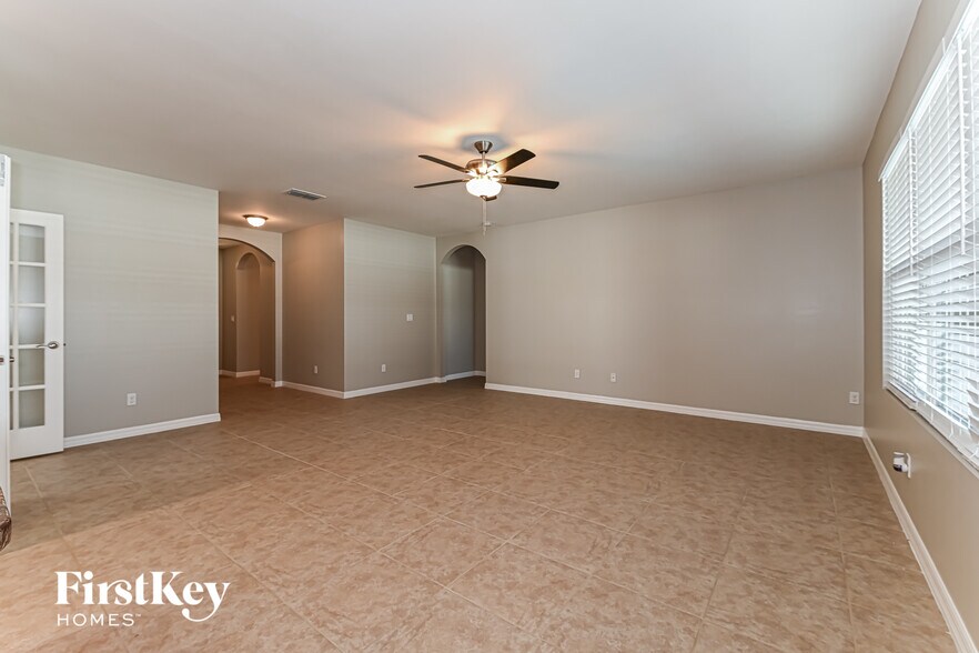 Building Photo - 1716 SW 1st Ave