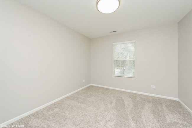 Building Photo - 2610 Williamsburg Dr