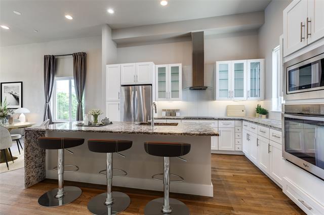 Building Photo - 3816 Roseland Ave