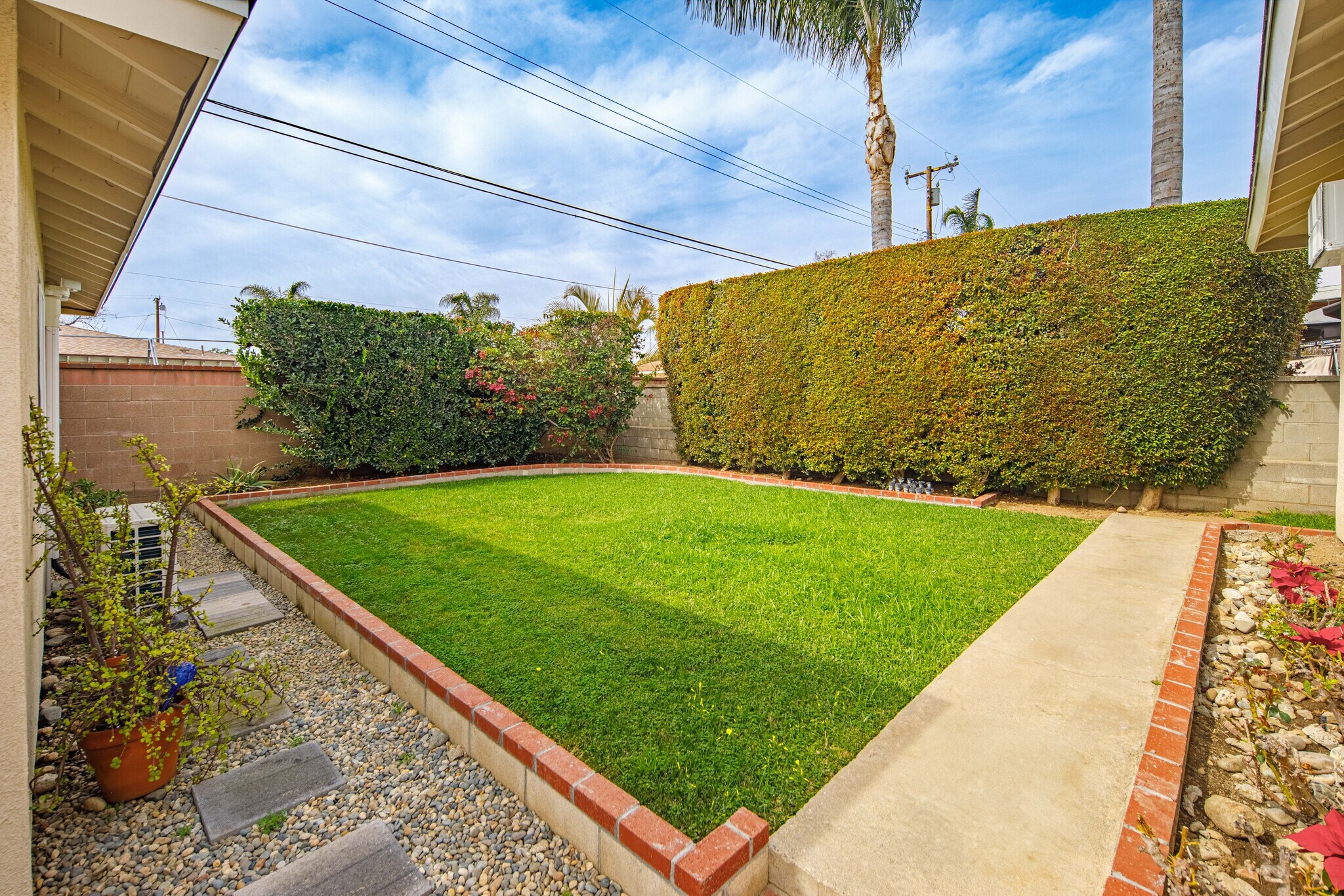 Building Photo - 549 N La Sena Ave