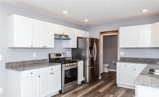 Building Photo - 3601 Empire Dr