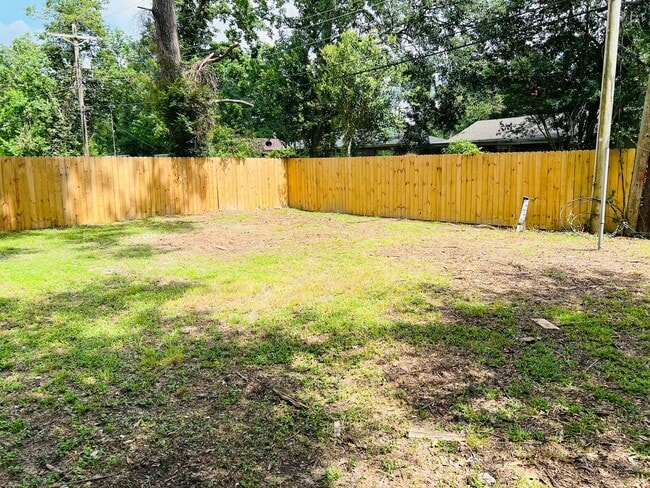 Building Photo - 7440 Bomer Dr
