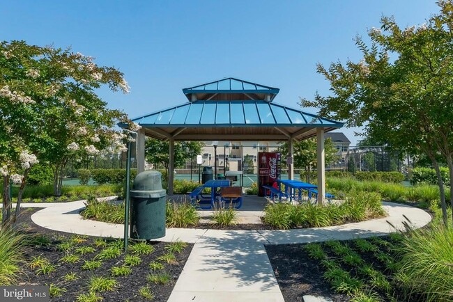 Building Photo - 7530 Stonehouse Run Dr