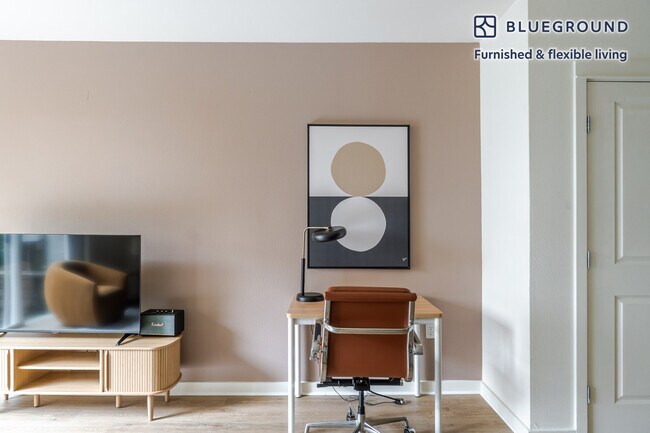 Building Photo - 362 Bellevue Way NE