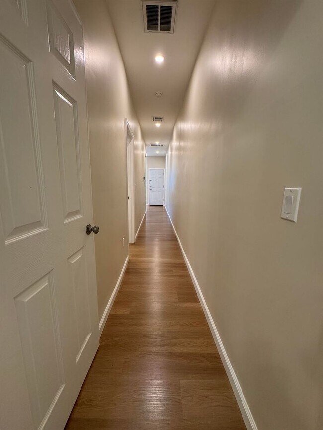 Building Photo - 628 Bramhall Ave