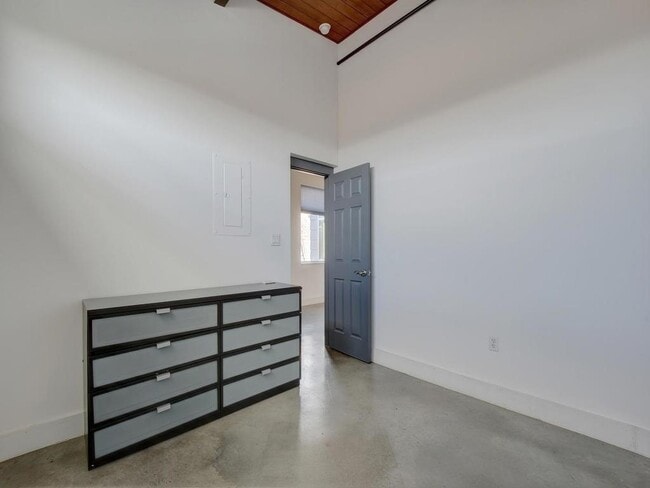Building Photo - 2205 N Lamar Blvd