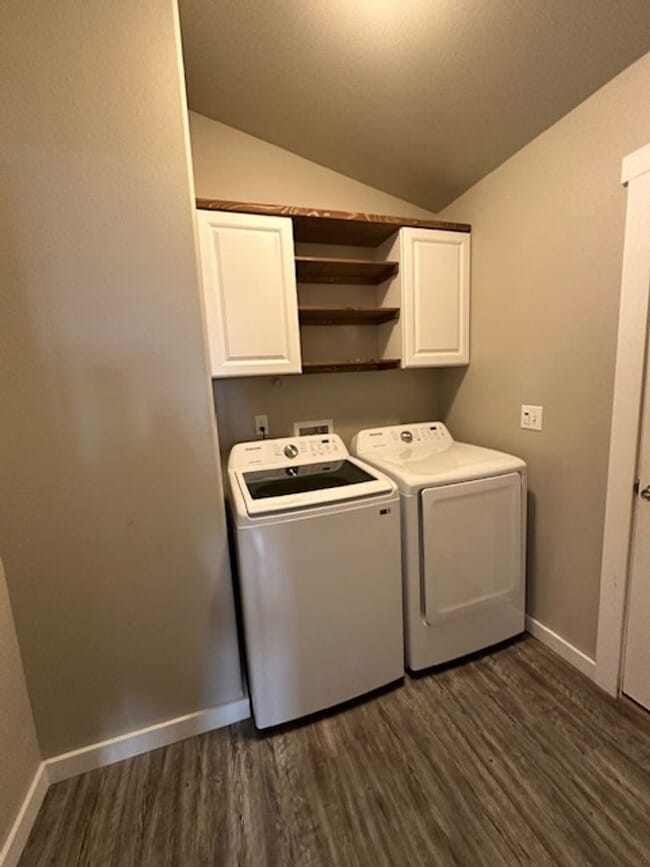 Building Photo - **Charming 3-Bedroom Home - Ready for You!**