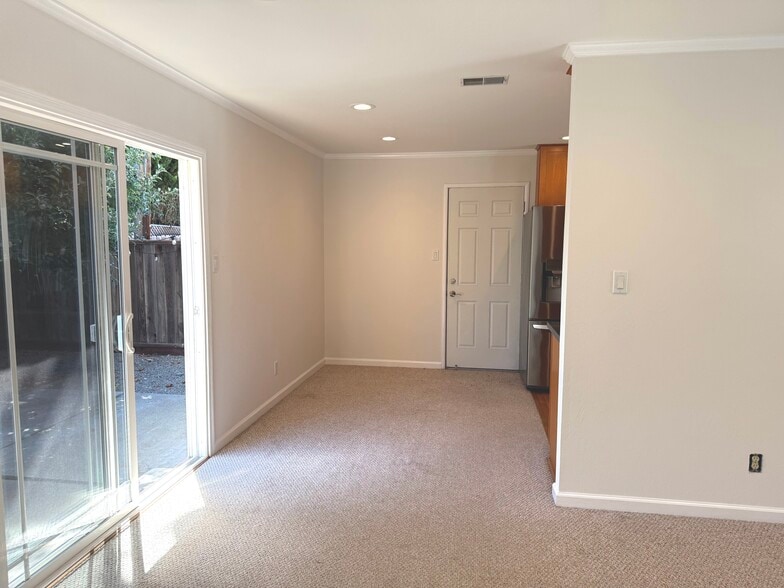 Building Photo - 1153 Sanchez Way
