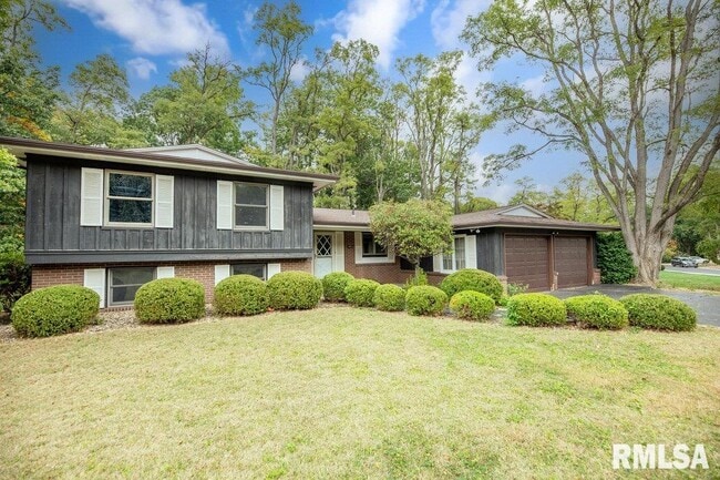 Building Photo - 9019 N Locust Ln