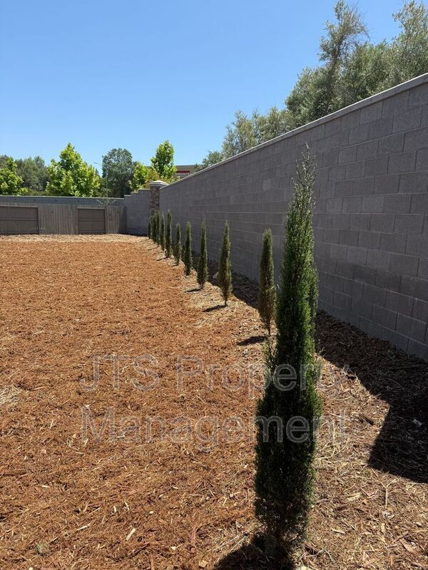 Building Photo - 4070 Monterey Grv