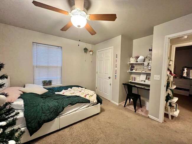 Building Photo - PRE LEASING 2 BED 2 BATH UNIT CLOSE TO KSU!