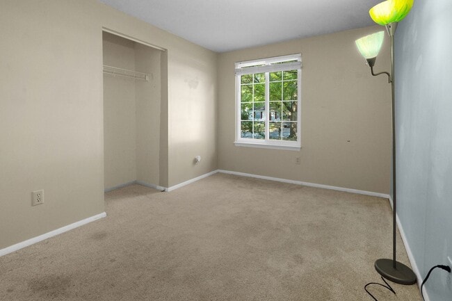 Building Photo - 4 Bed 3 Bath Home for rent in Newport News