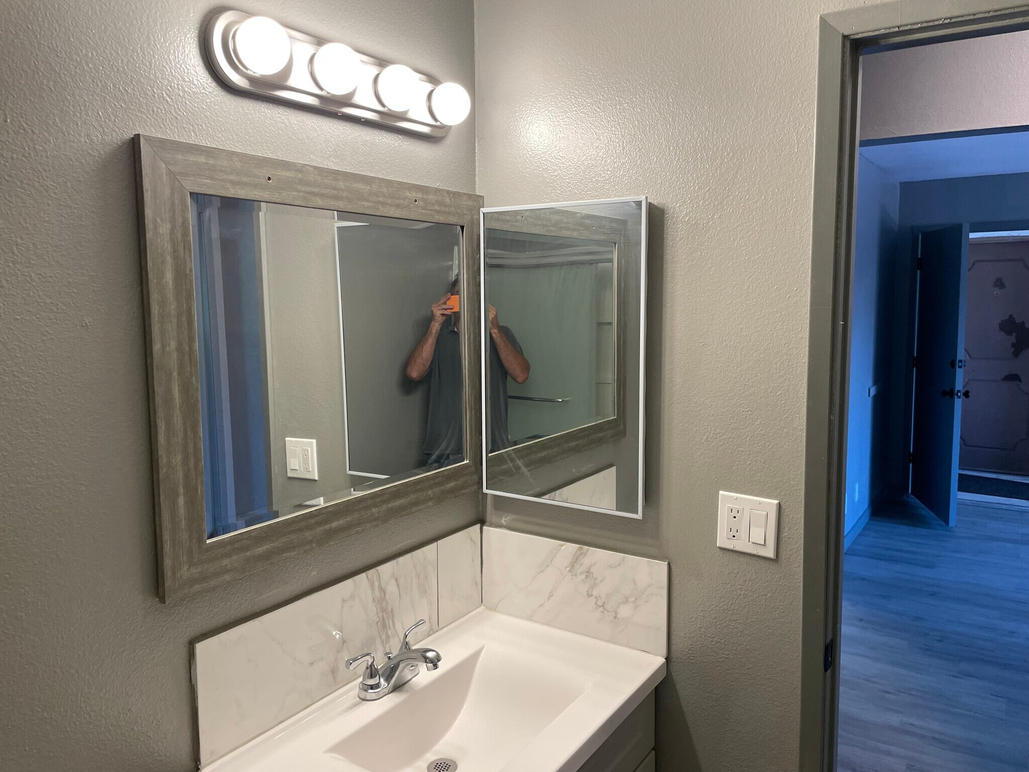 2nd Bath - 1011 W 7th St