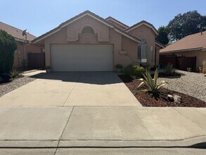 Building Photo - 27263 Family Cir