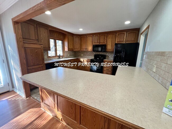 Building Photo - Spacious 4-Bedroom, 3-Bathroom Home with Fenced Yard and Bonus Spaces!