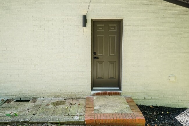 Building Photo - Spacious 4-Bedroom Rental – 10 Minutes from Fort Bragg & local amenities!