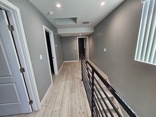 Building Photo - 32(839)