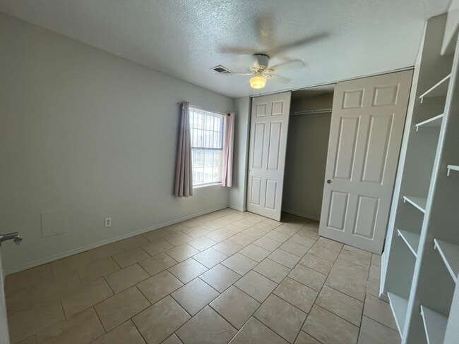 Building Photo - 6275 Roadrunner Loop NE