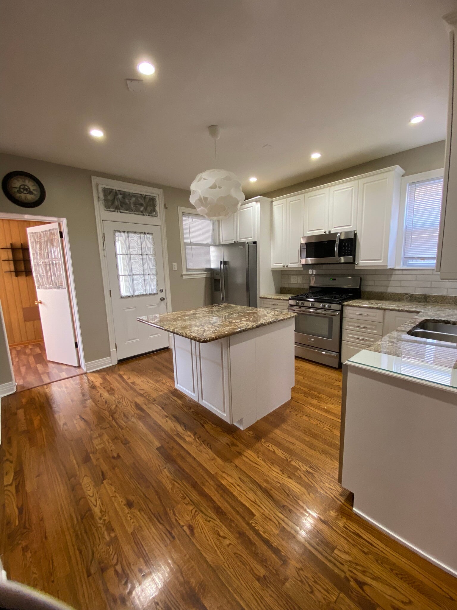 Kitchen - 5016 N Major Ave