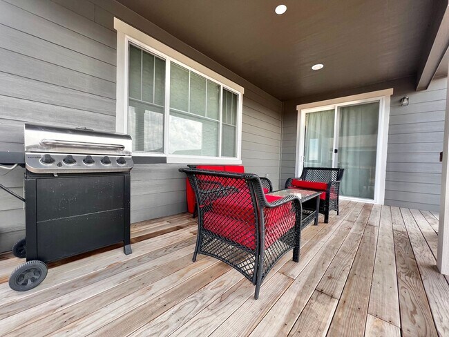 Building Photo - 5636 Bay Hl Dr