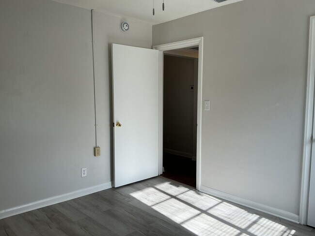 Building Photo - Shaw - 210/212 Allamanda