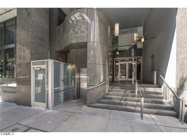 Building Photo - 655 S Hope St