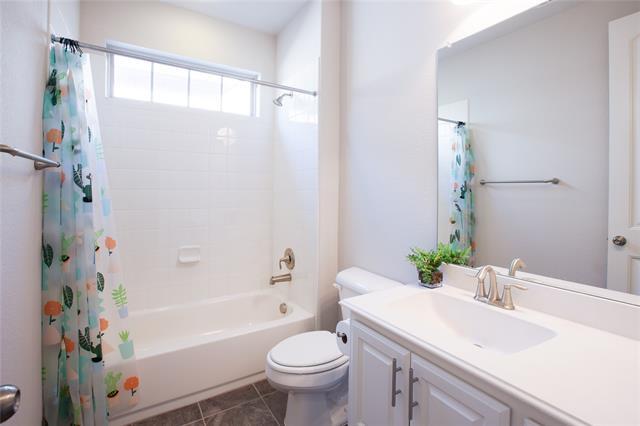 Building Photo - 2520 Saffire Way