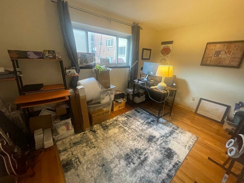 Building Photo - 245 Kelton St