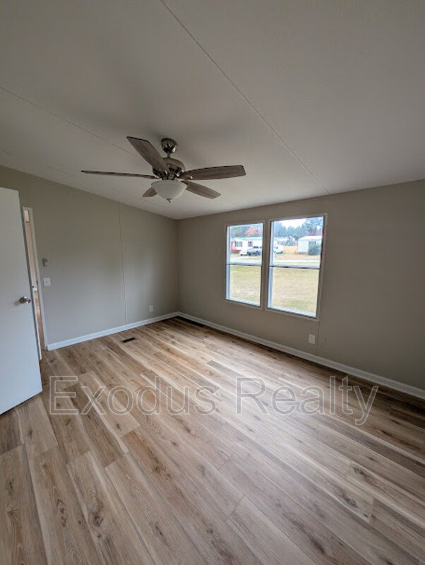 Building Photo - 45 Castle Wood