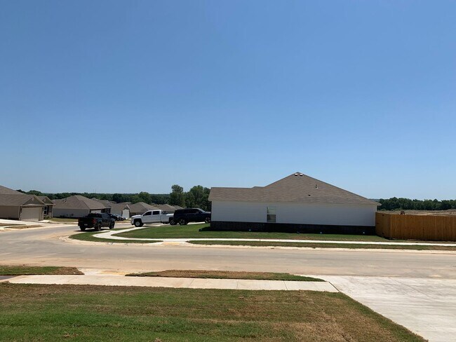 Building Photo - This well-designed 4-bedroom home has a split floor plan that gives the feeling of space.